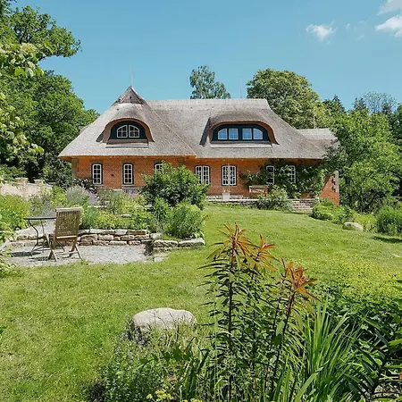 Dom wakacyjny Historic Thatched In Holstein Switzerland